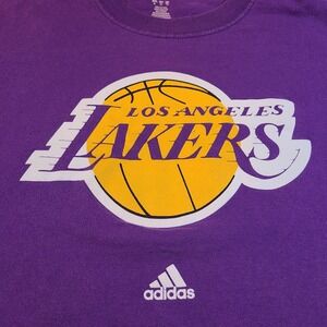 Adidas Los Angeles Lakers Shirt Mens XL‎ Purple Gold NBA Tee Basketball Fan Gear